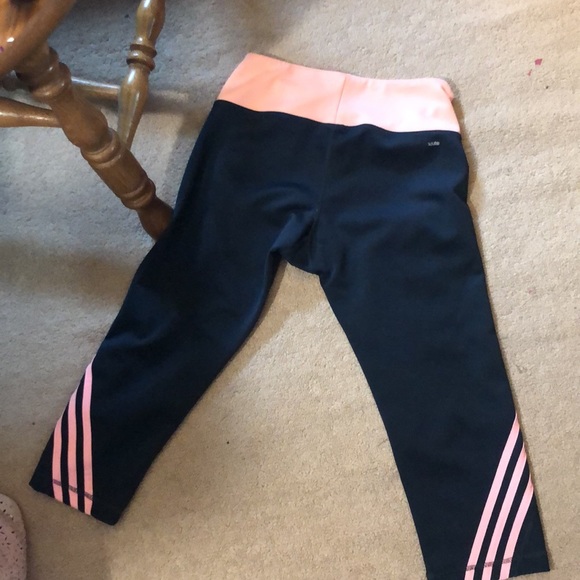 Adidas women’s Capri workout pants size M - Picture 3 of 3